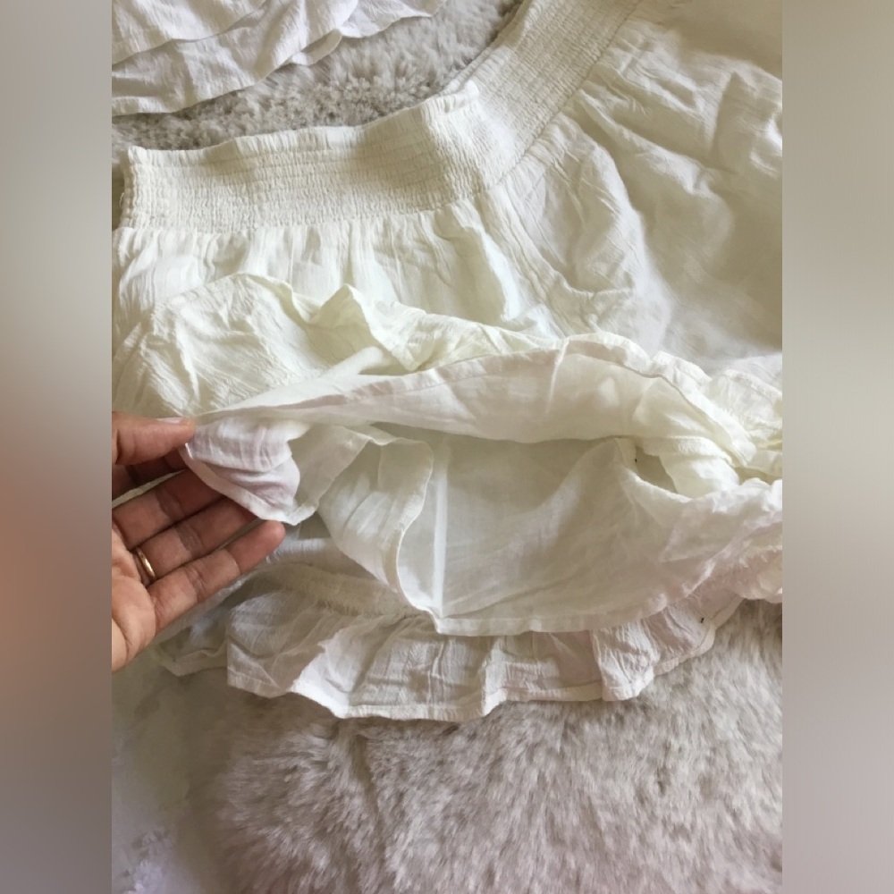 Volcom Ivory Ruffle Top and Short Set - Picture 3 of 8